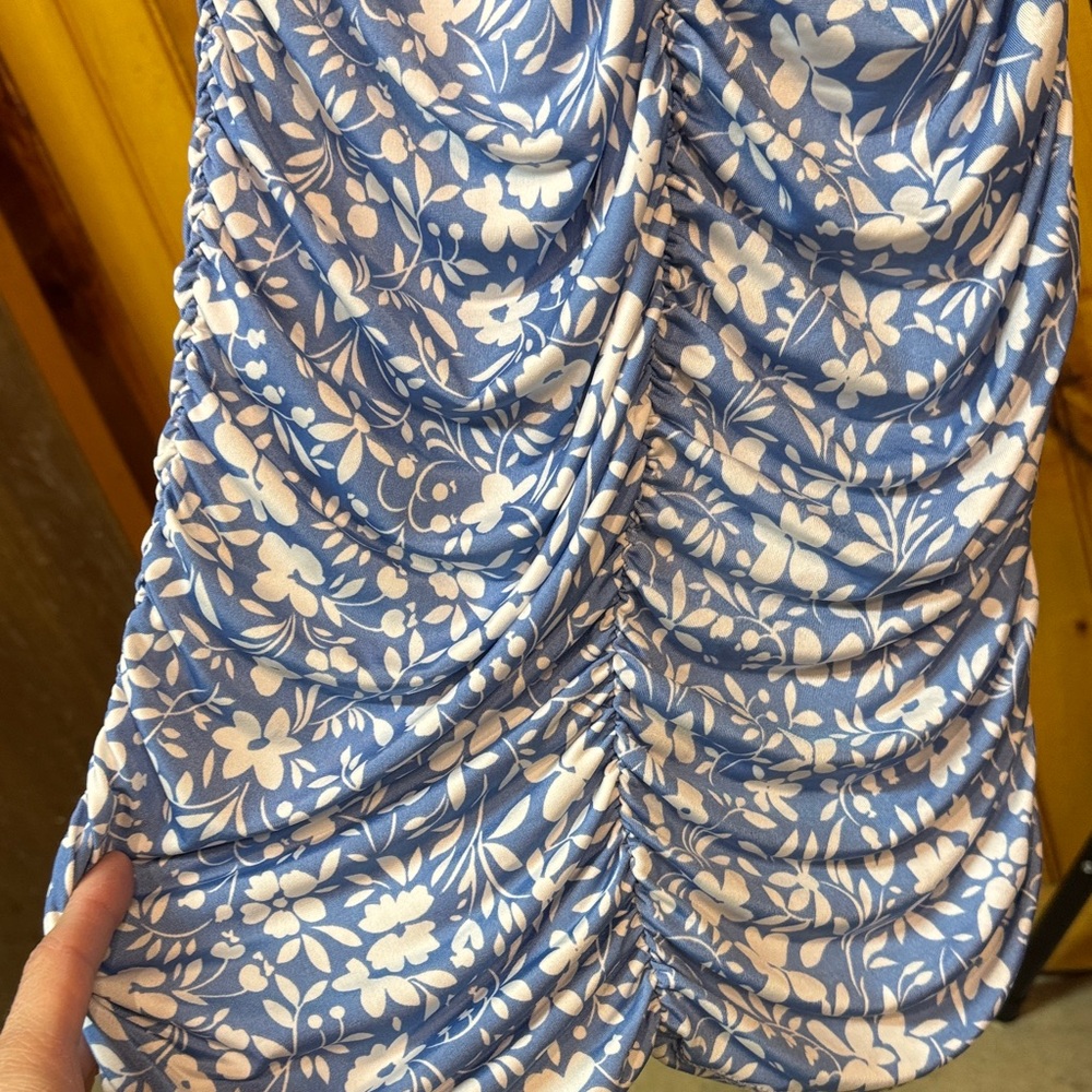 Endless Blu Floral Dress with Ruched Detail - Picture 5 of 7
